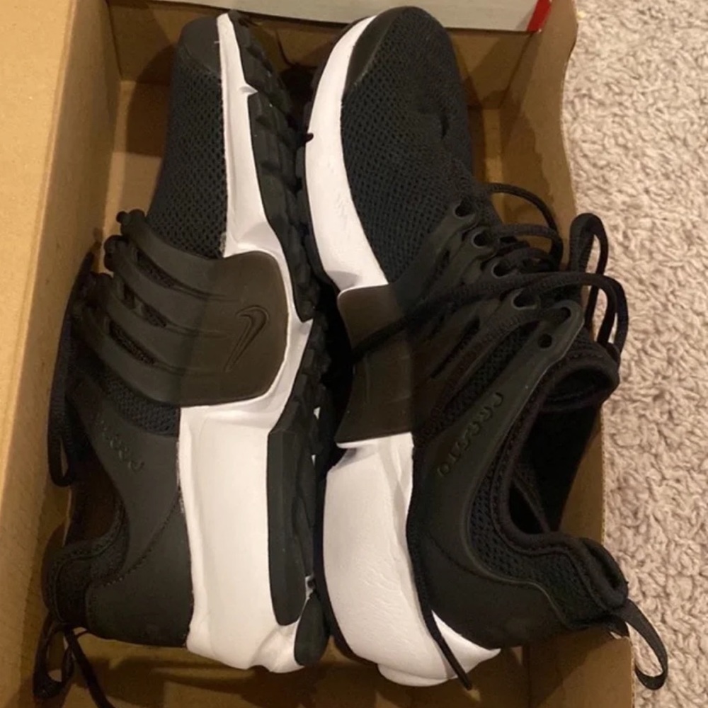 Nike Air Presto "Black/White" Women's Shoe Size 7